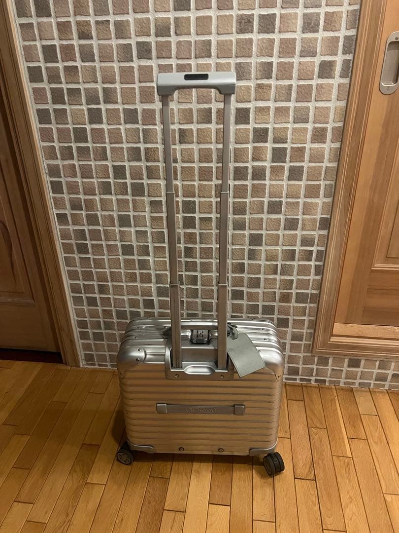 リモワRIMOWA ビジネストローリー4輪