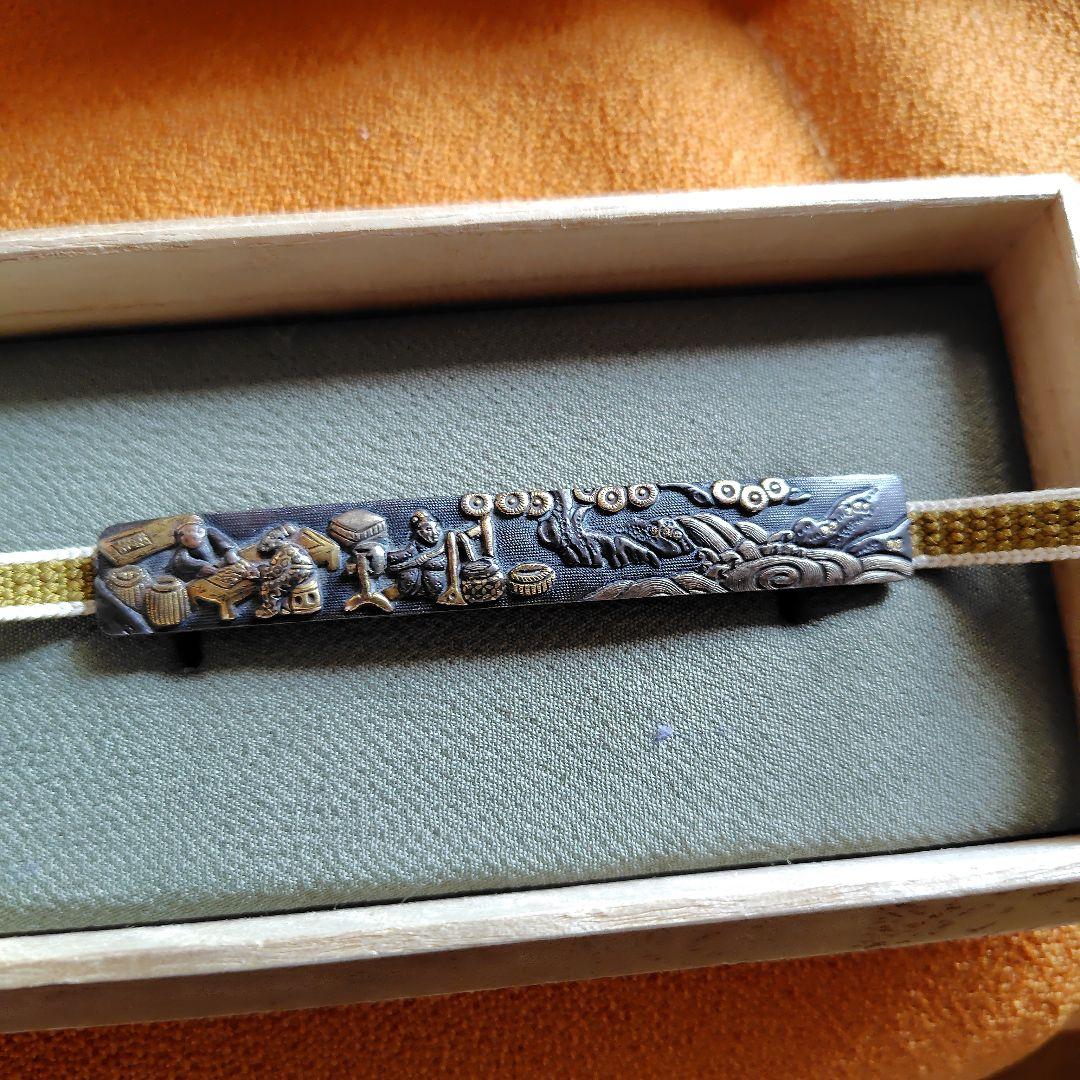 鉄地金象嵌帯留　江戸時代後期　木箱付