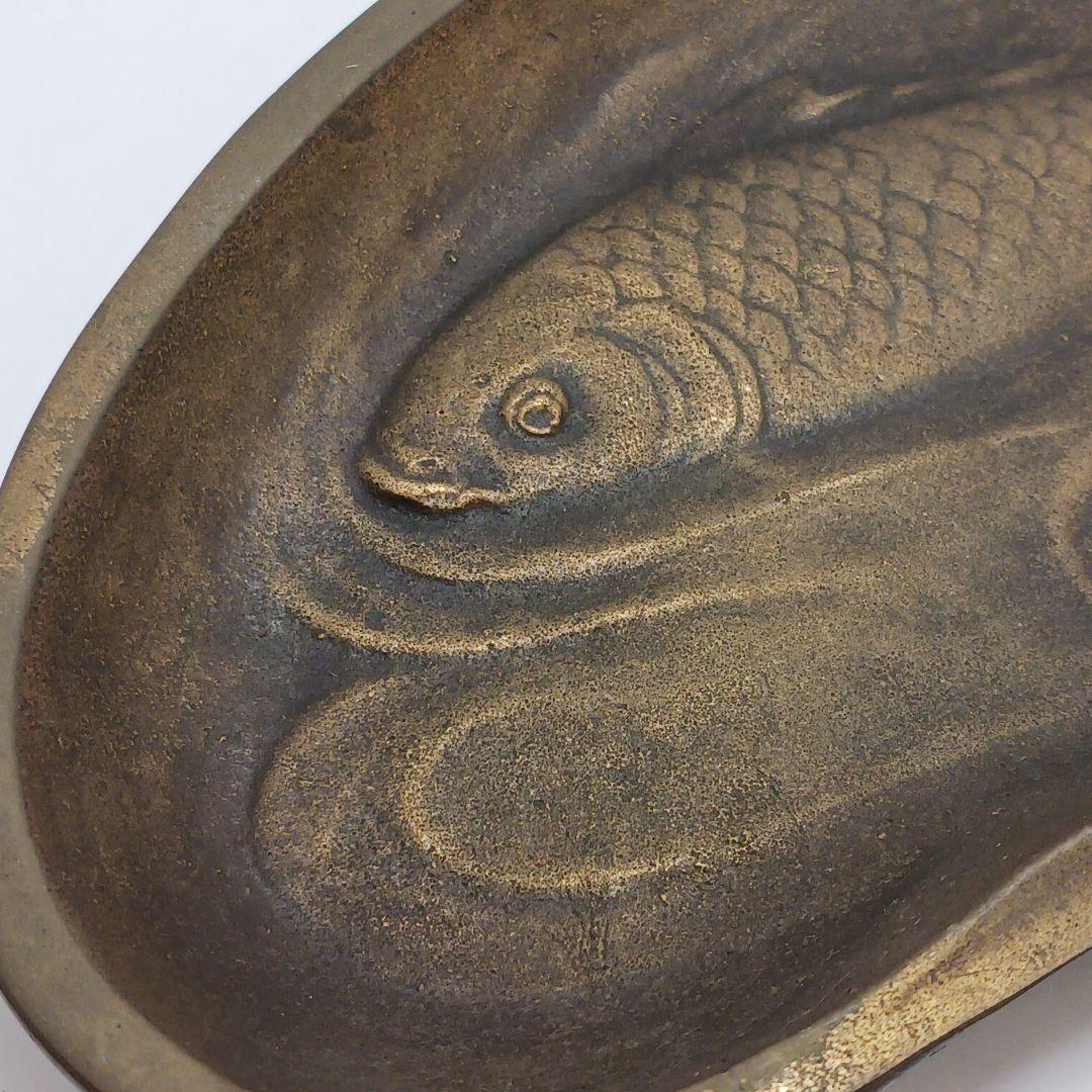Y3122-84 津田永寿作 鋳銅 魚文 飾皿