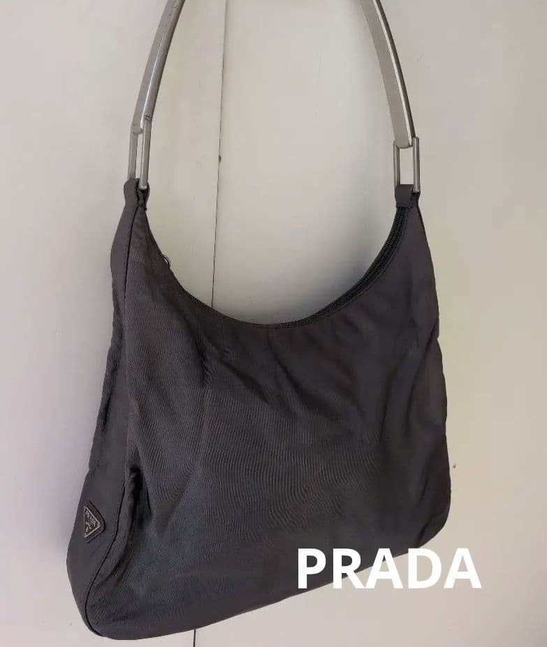 PRADA グレー ショルダーバッグ 値下げ！