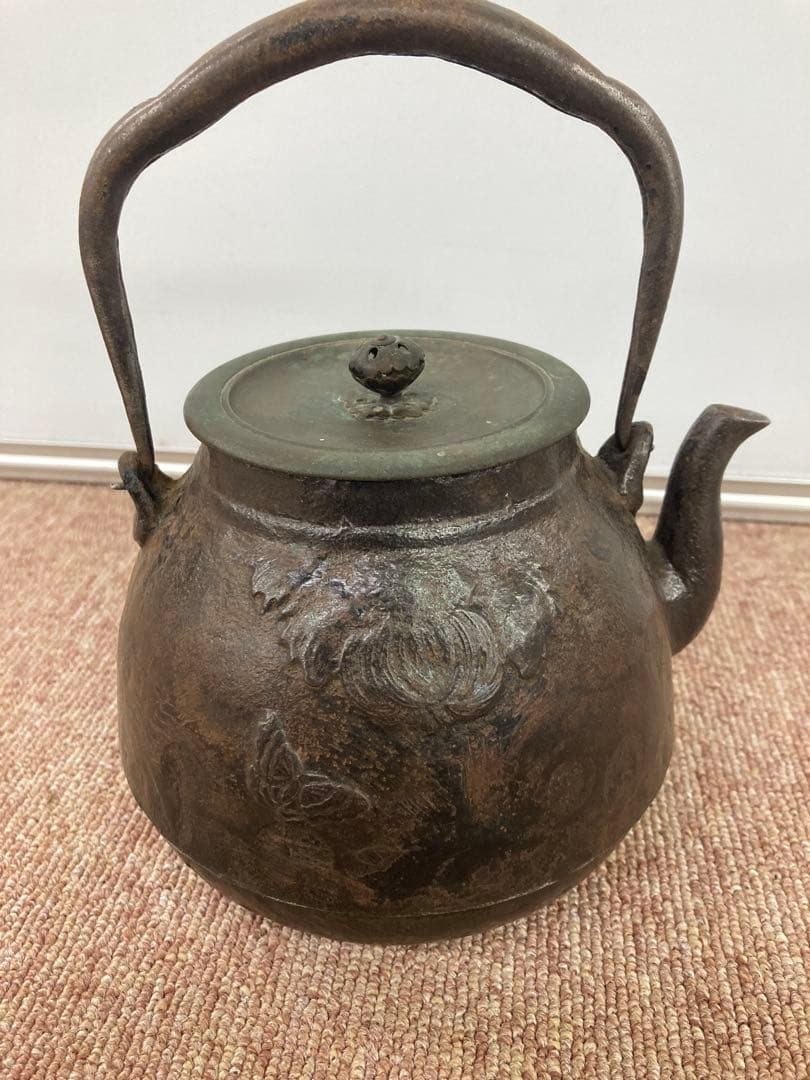 明治期大国蝶々模様鉄瓶