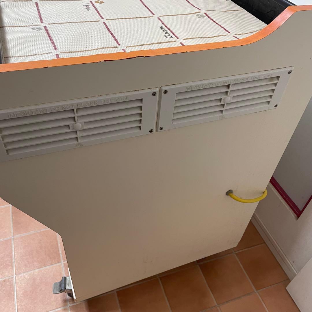 毛を吸い取るトリミングテーブル