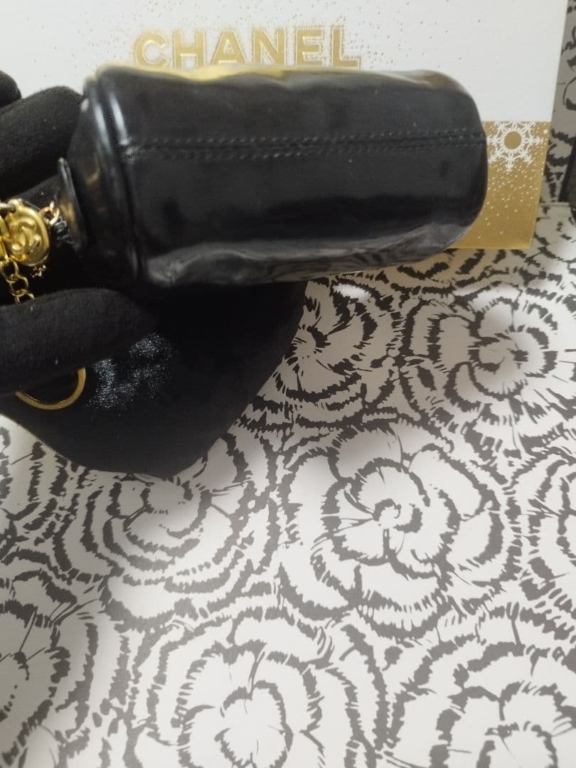 CHANEL 黒 レザー パテント　斜め掛け