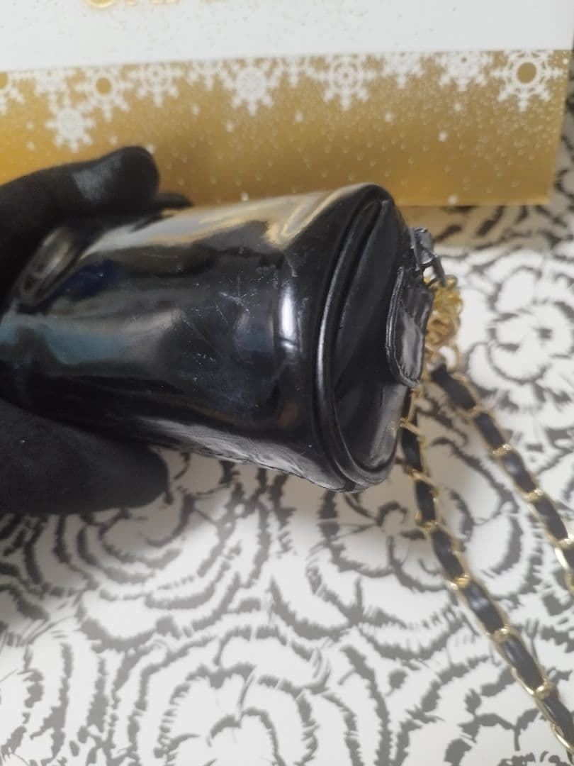 CHANEL 黒 レザー パテント　斜め掛け