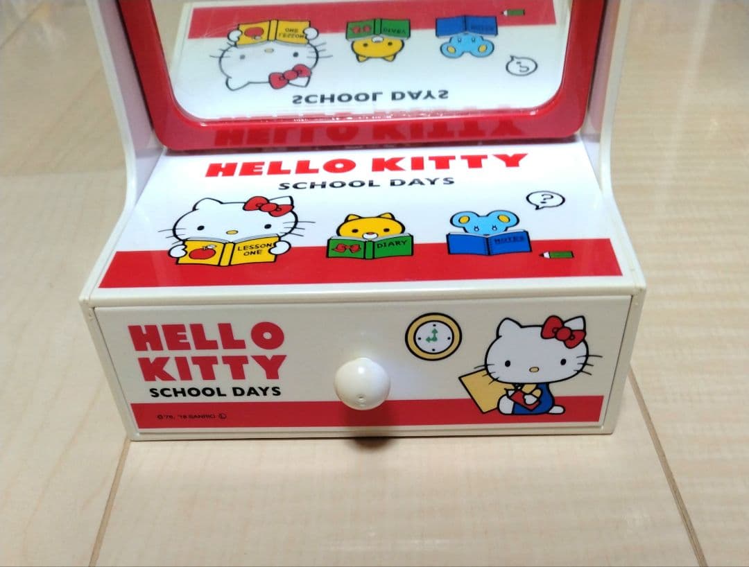 ハローキティ コスメボックス ミニドレッサー オルゴールジュエリーボックス