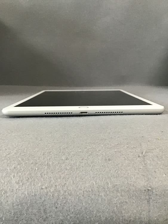 中古 SIMフリー iPad 第8世代 Cellularモデル 32GB