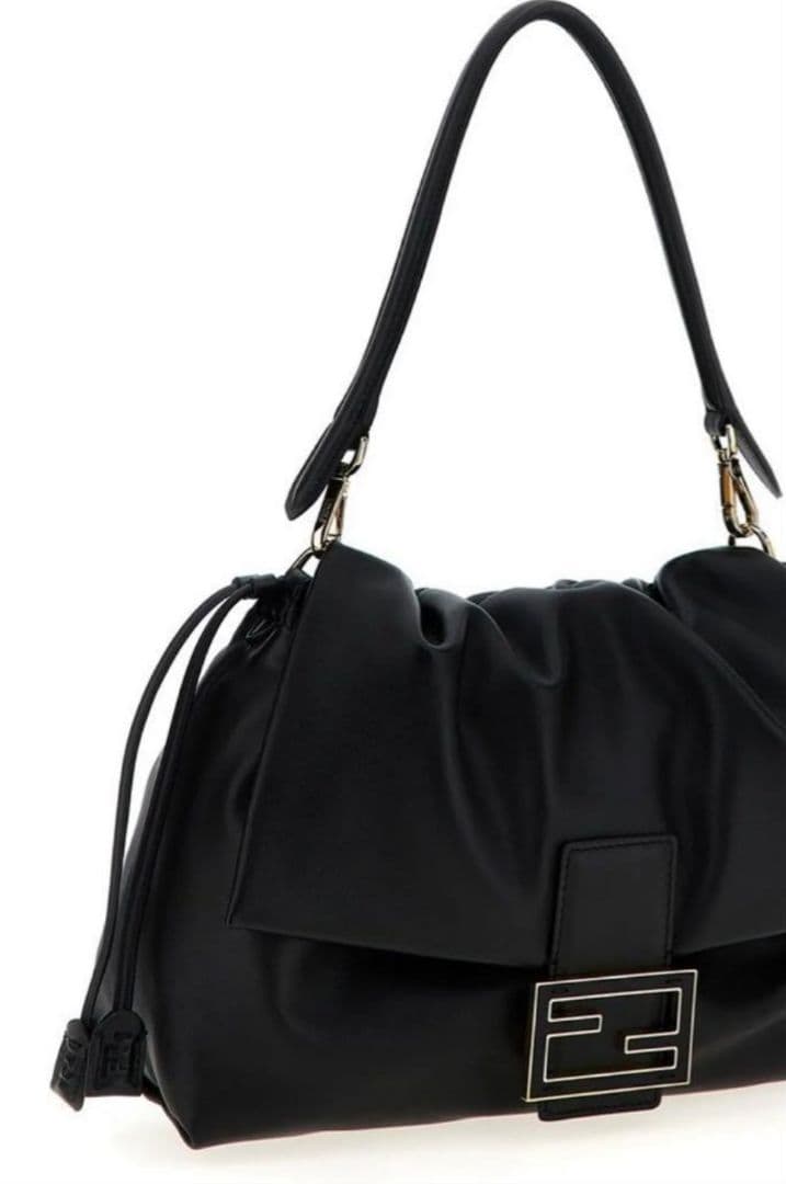 未使用新作 FENDIマンマバゲットフェンディ ラージバッグ