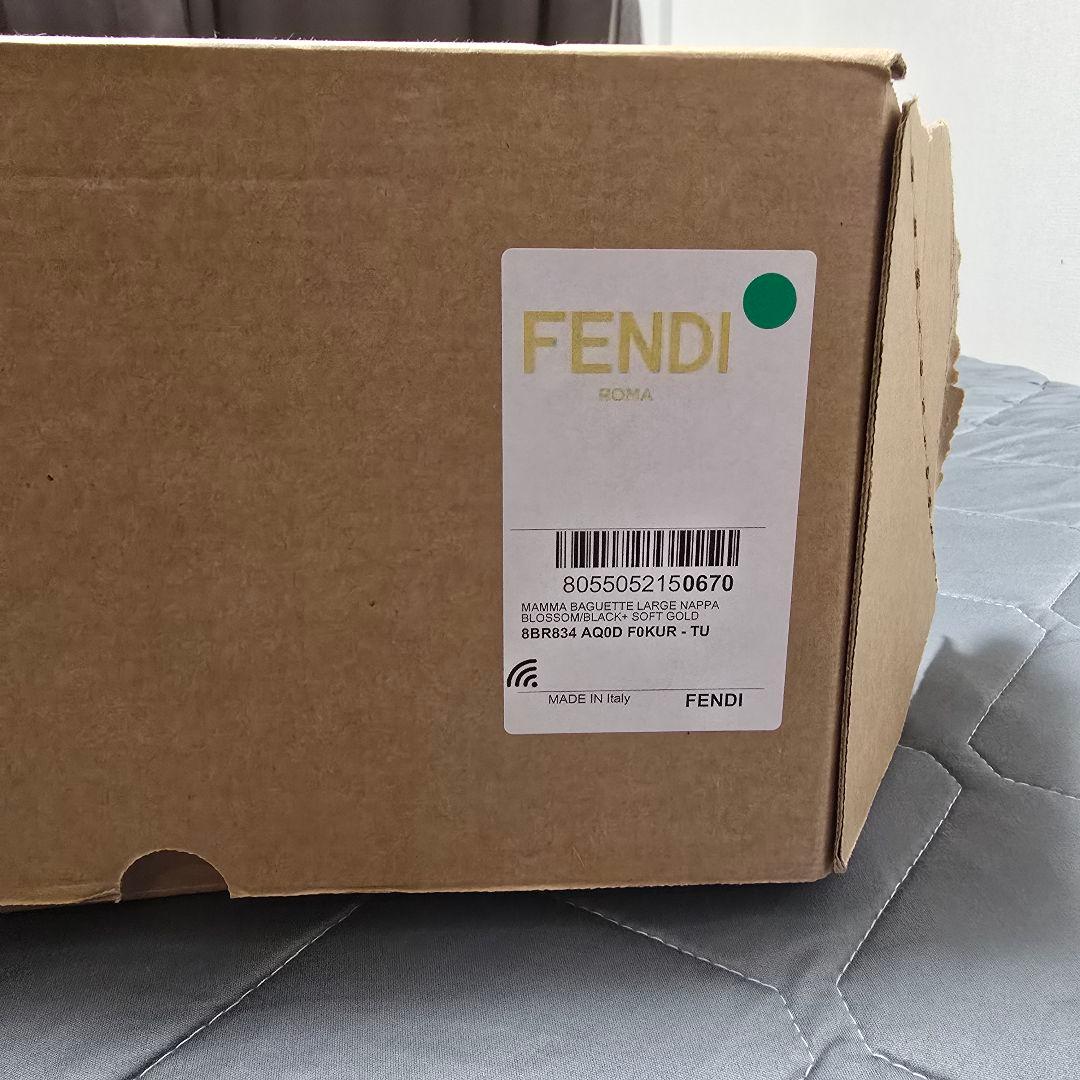 未使用新作 FENDIマンマバゲットフェンディ ラージバッグ