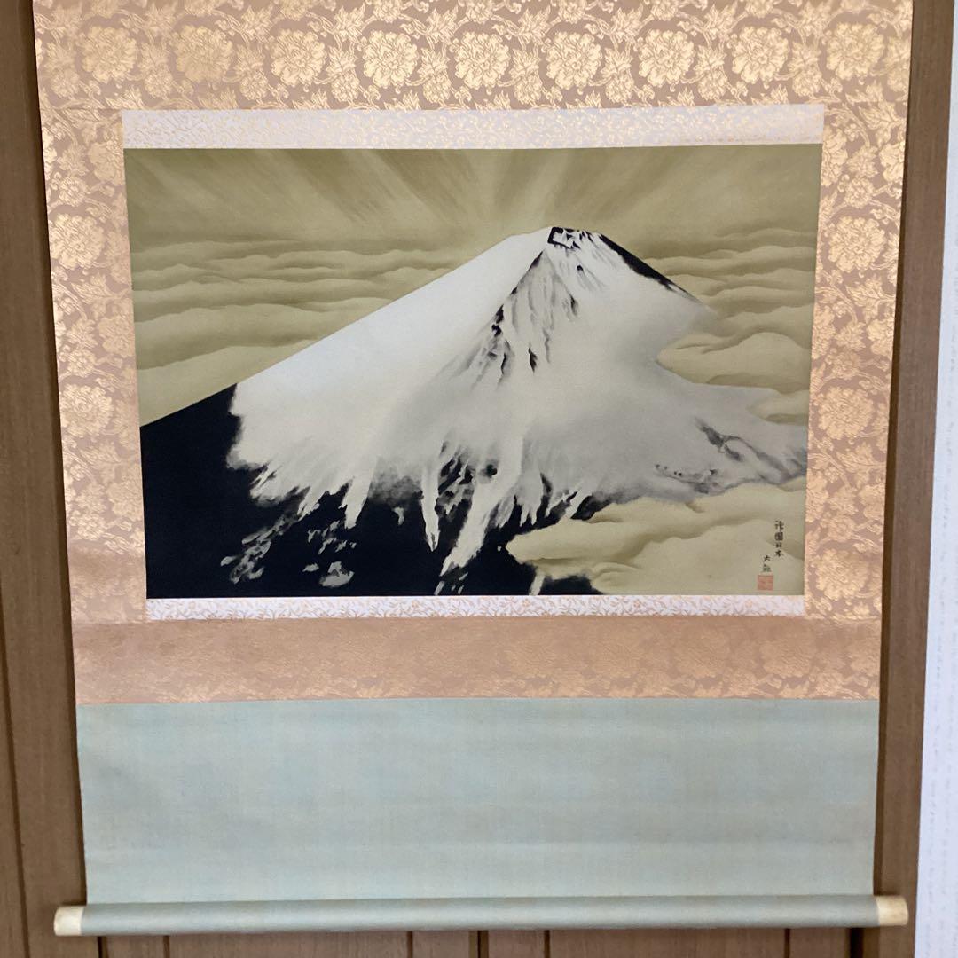 横山大観　限定　絹本掛軸複製画　【　神　國　日　本　】　共箱　　掛軸一幅　193