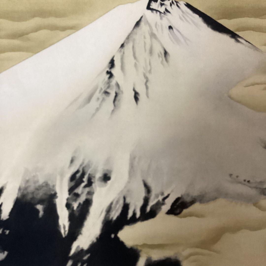 横山大観　限定　絹本掛軸複製画　【　神　國　日　本　】　共箱　　掛軸一幅　193