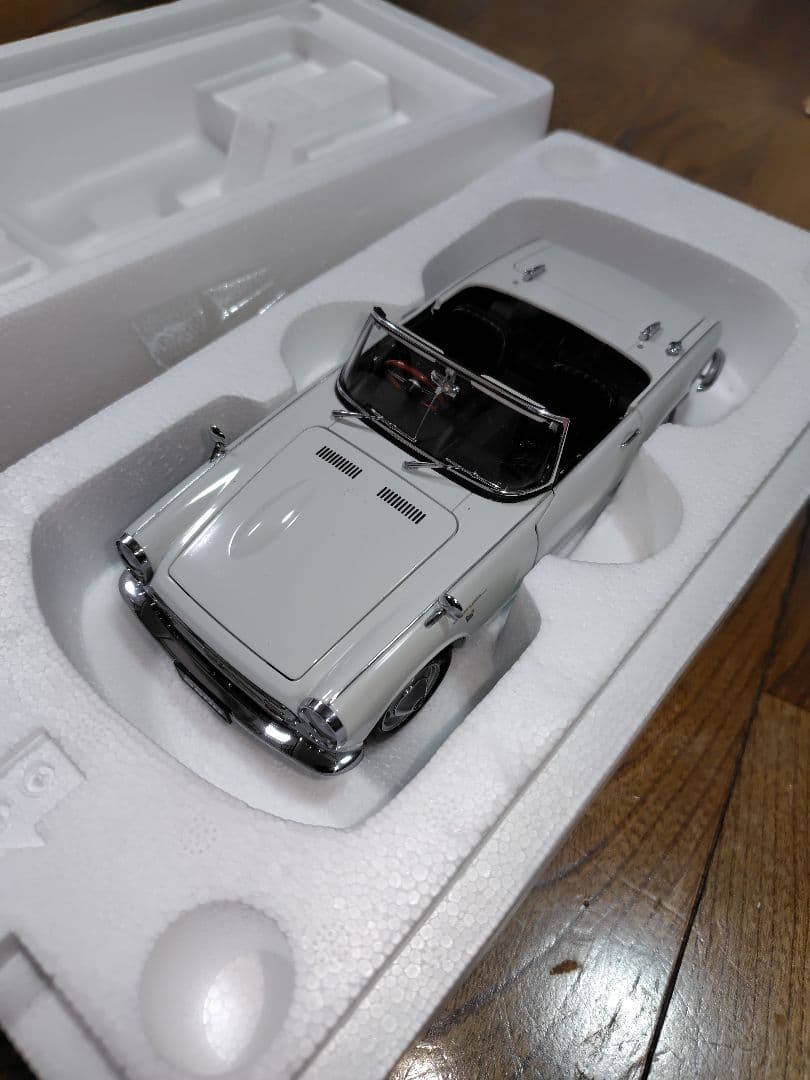 AUTOart Honda S800 1:18 ホワイト
