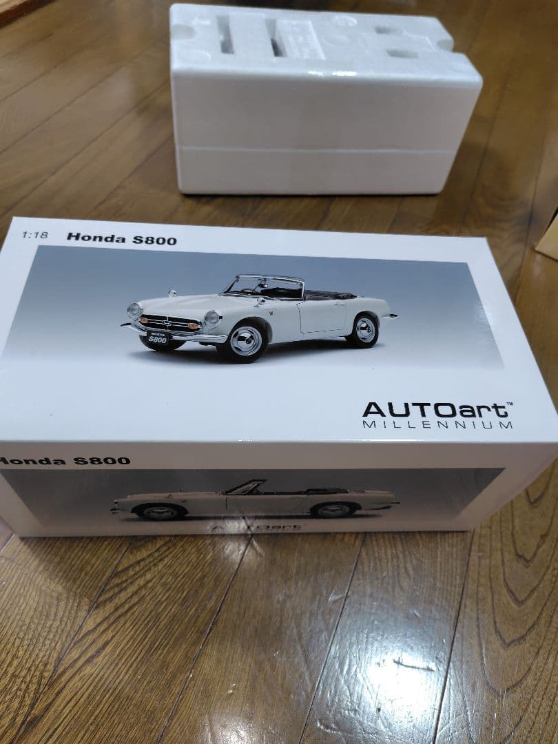AUTOart Honda S800 1:18 ホワイト