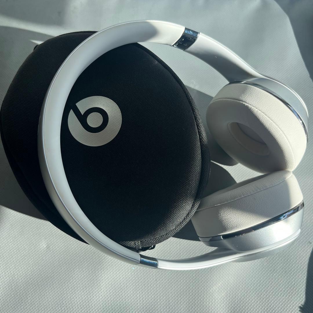 beats solo3 ワイヤレスヘッドホン　シルバー