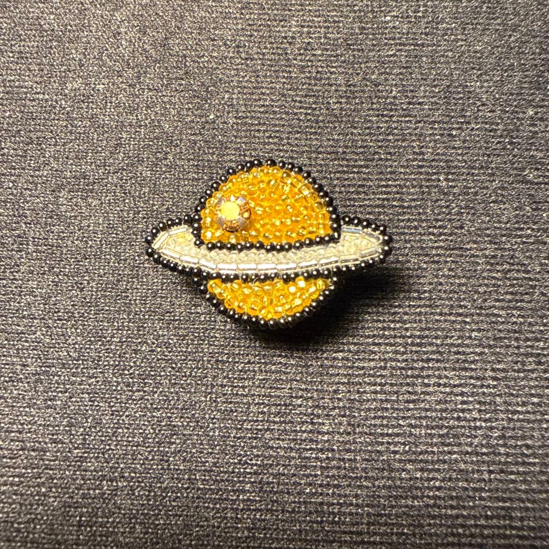 小林モー子 Moko Kobayashi 土星ピンズ