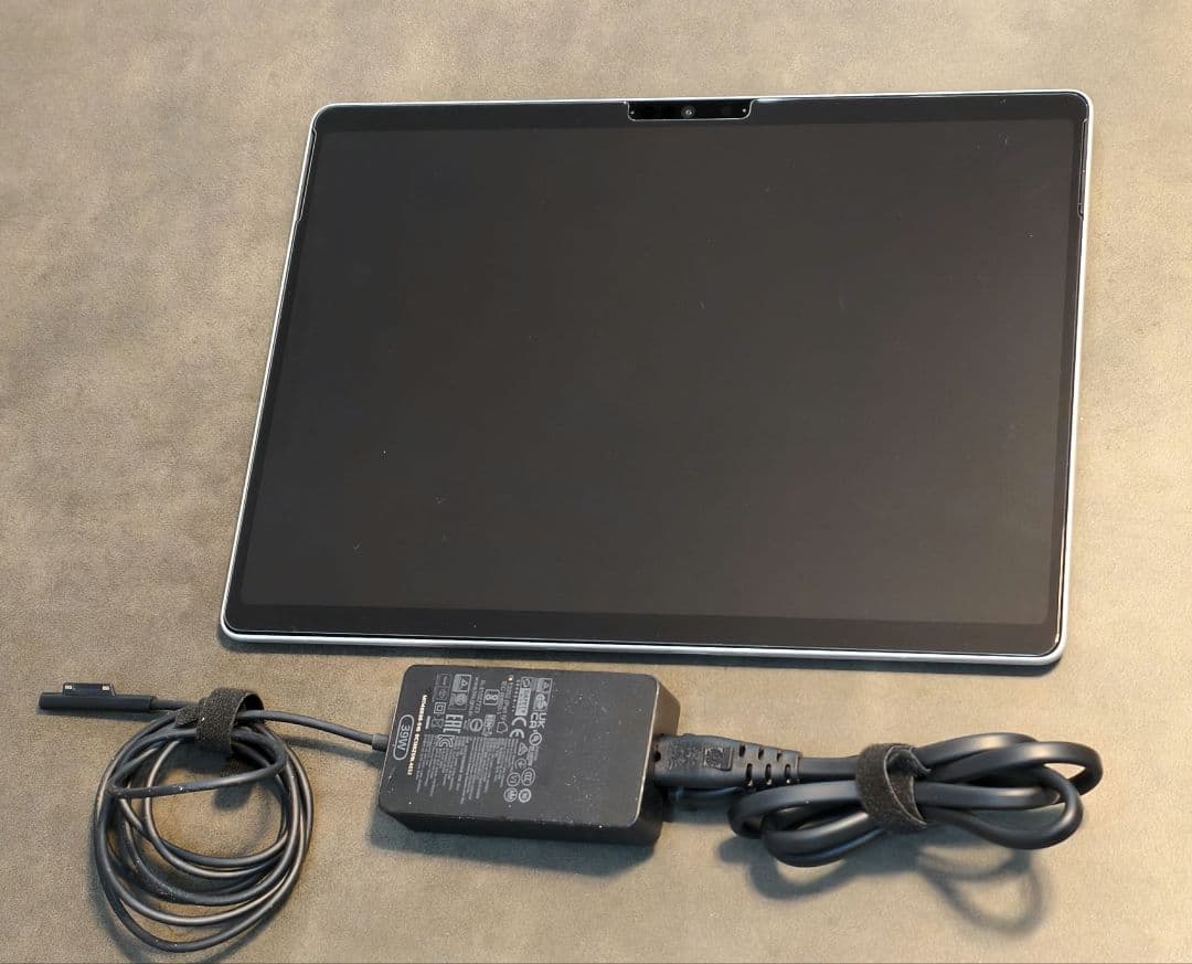 【ほぼ未使用】Surface pro 10 16GB/256GB 画面1箇所傷有