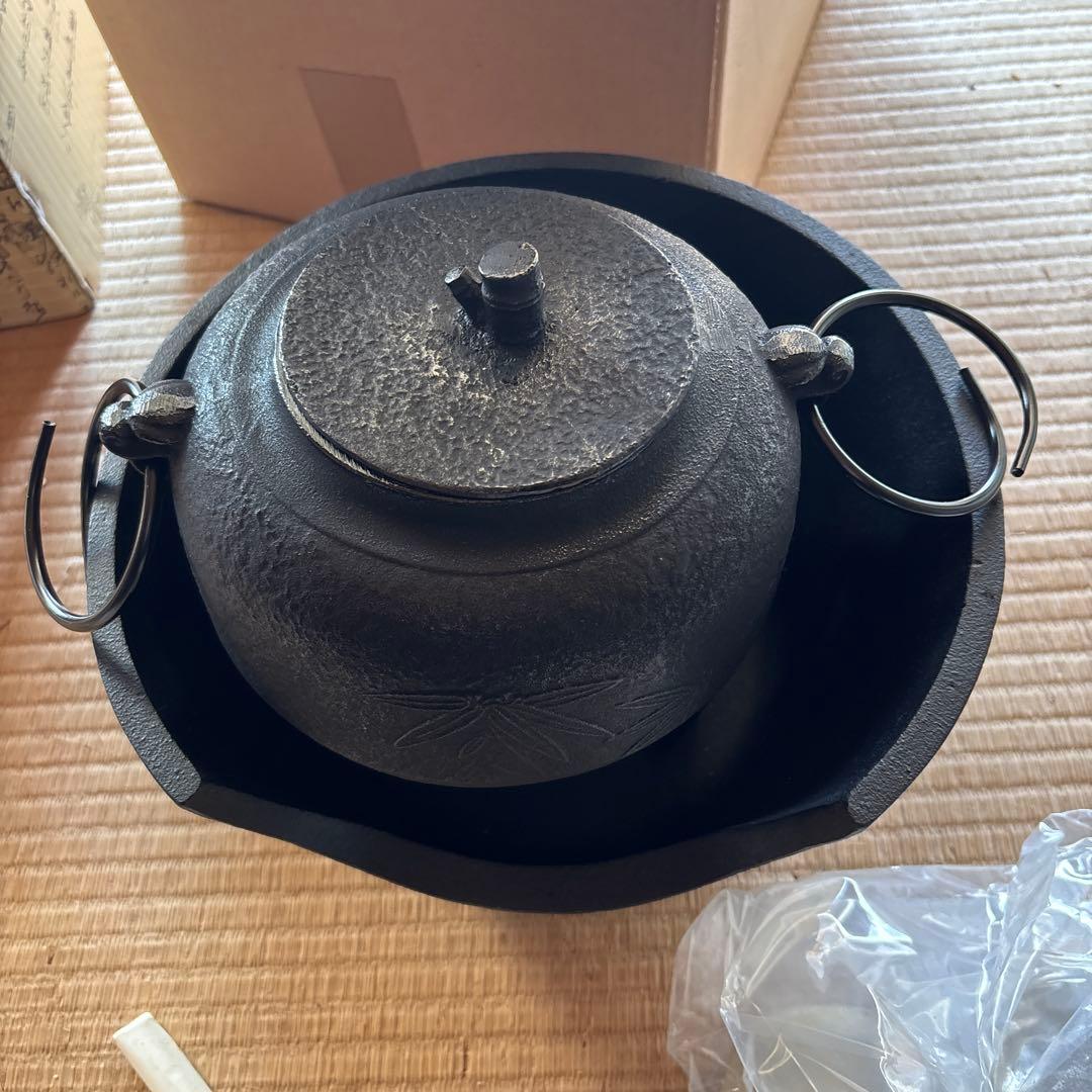 南部鉄器　茶の湯風炉釜・紅鉢竹紋