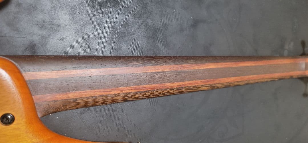 エレキベース6弦