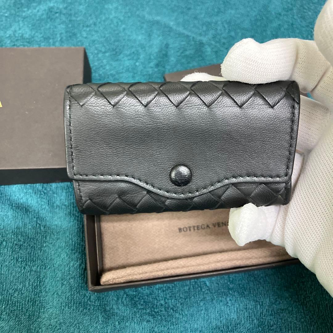 ボスBottega Veneta イントレチャートブラックレザーキーケース