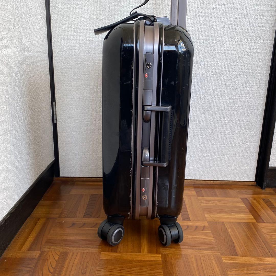 【廃盤レア物】HUGO BOSS スーツケース　大容量　黒