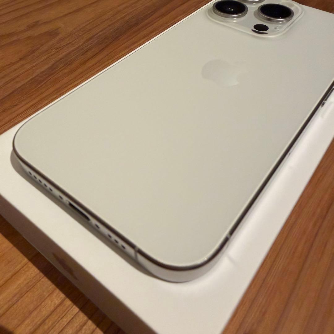 iPhone 15Pro ホワイトチタニウム　256GB