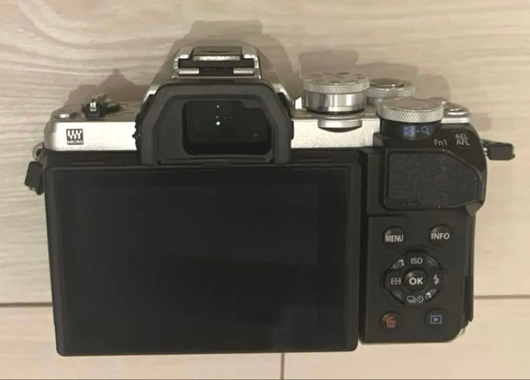 【箱付き】オリンパスOM-D E-M10 MarkⅢ ダブルレンズキット