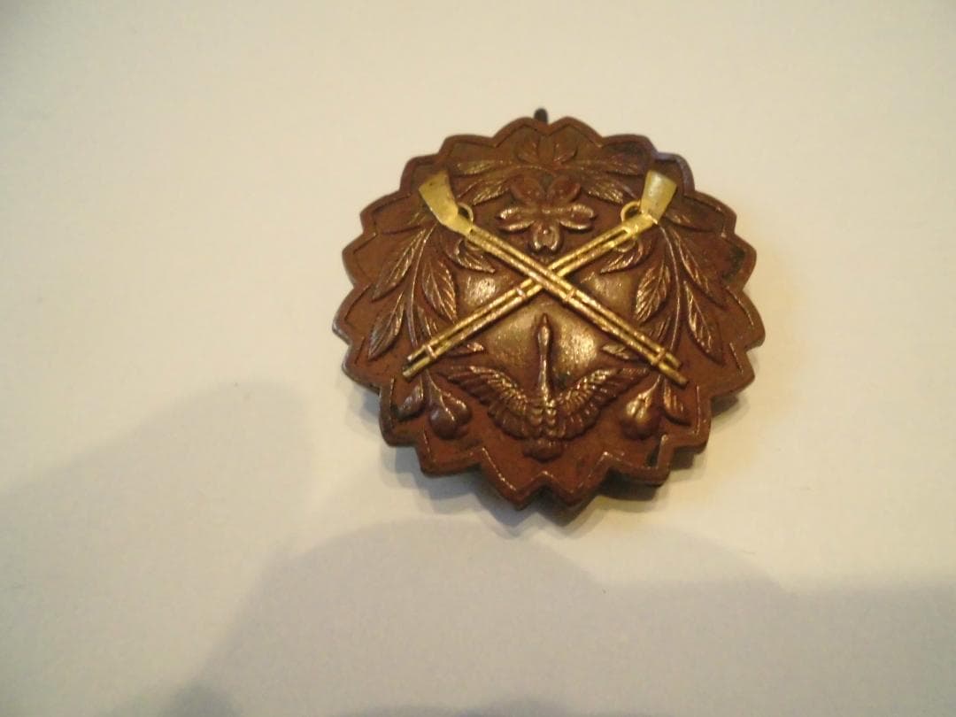 金属製 銃器デザイン バッジ 海軍小銃射撃優等章