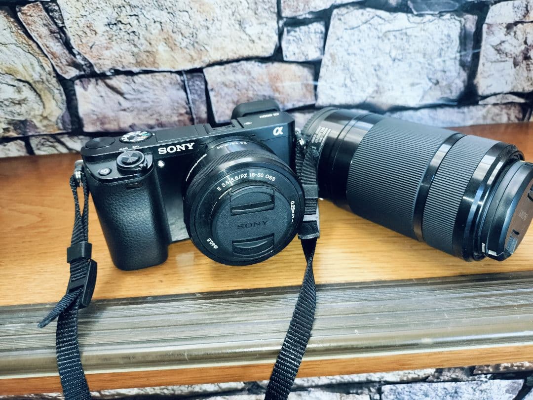 や*ま様 SONY　一眼レフカメラα6000　ダフルズームレンズセット　カメラ収