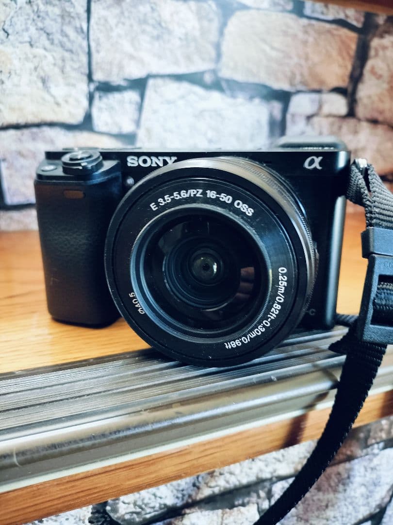 や*ま様 SONY　一眼レフカメラα6000　ダフルズームレンズセット　カメラ収