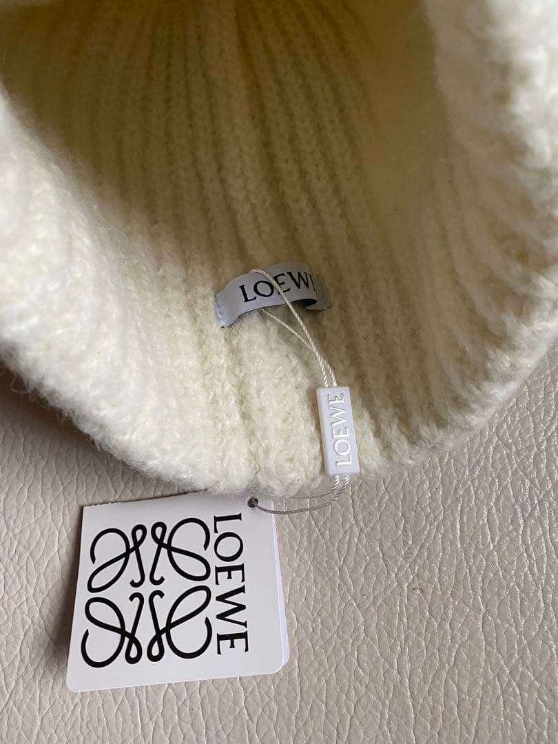 LOEWE アイボリー ニット帽