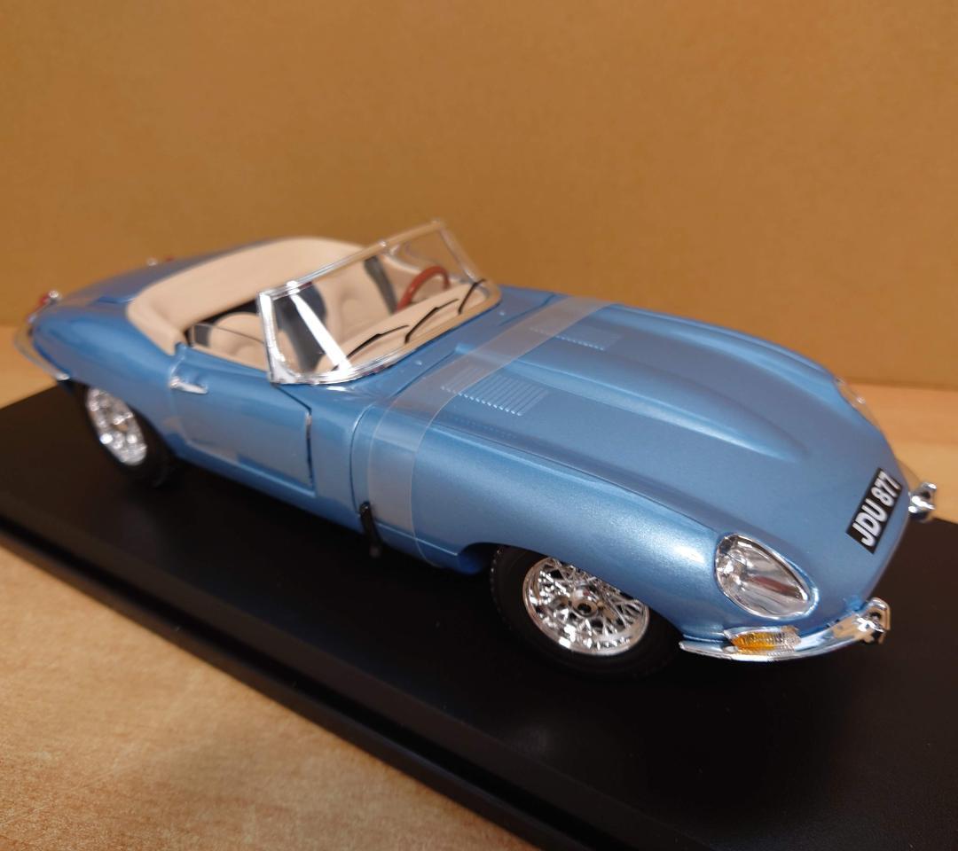 1/18 ジャガーEタイプ カブリオレ1961 ブルー マイスト合金製ミニカー