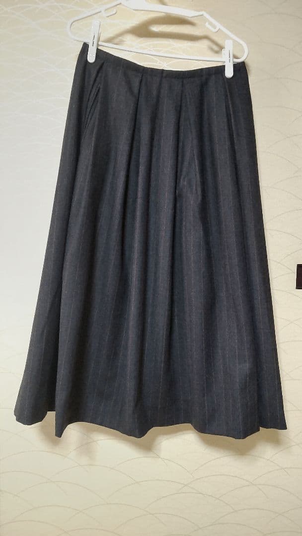 マーガレット・ハウエル　ダークグレー プリーツ スカート　Ⅱ