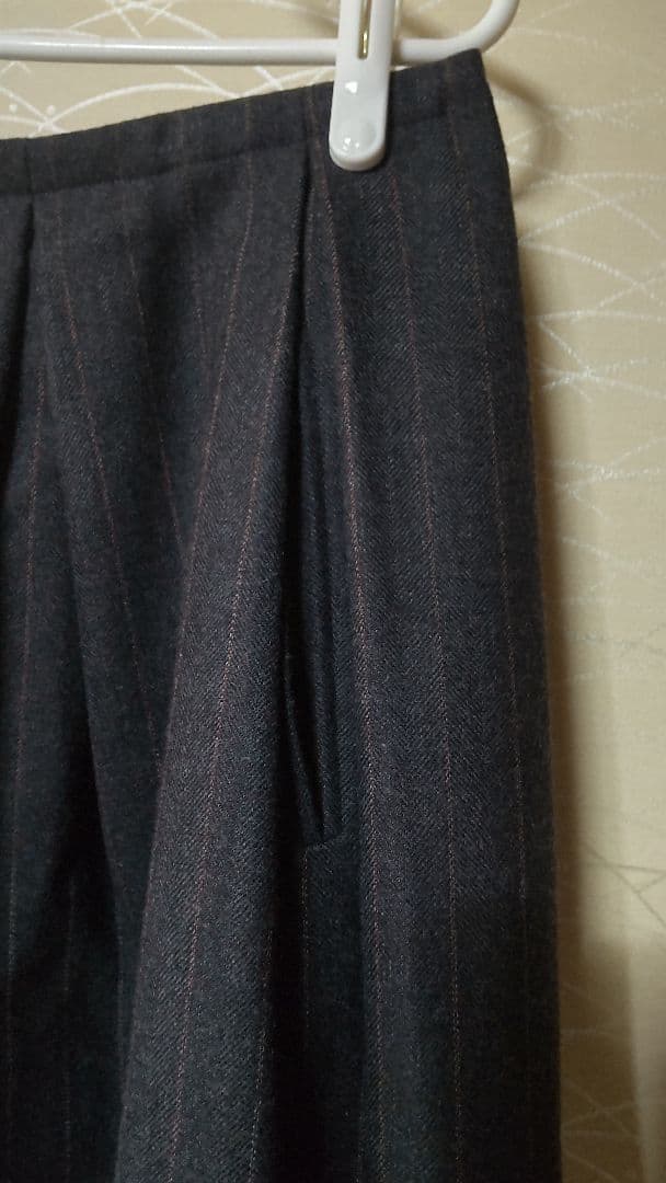 マーガレット・ハウエル　ダークグレー プリーツ スカート　Ⅱ