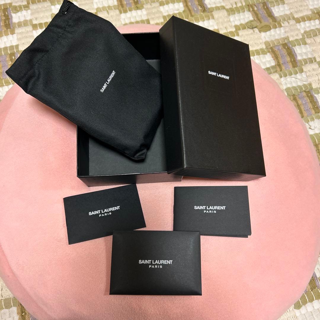 m*3様 YSL ベージュ二つ折り財布