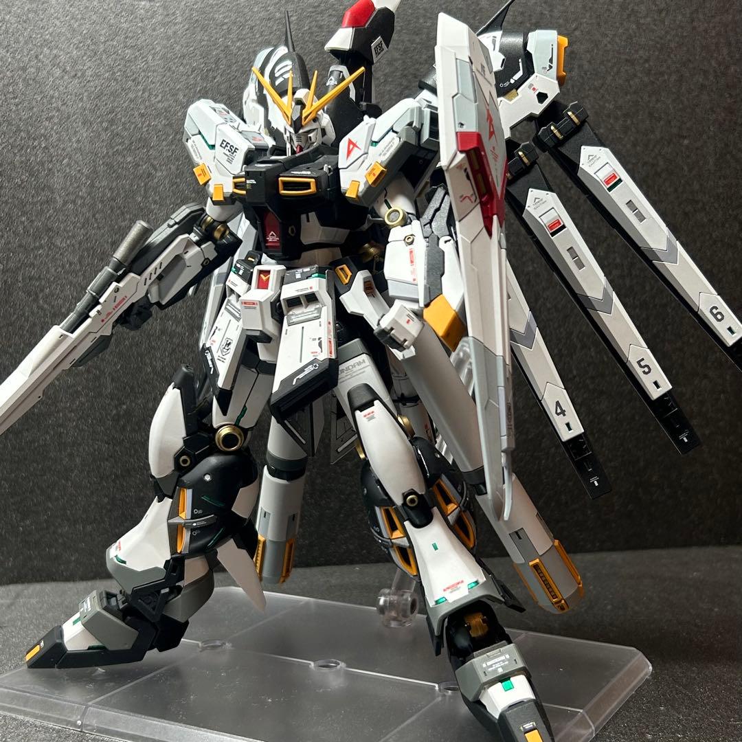 rg hi-νガンダム　完成品　νガンダムカラー