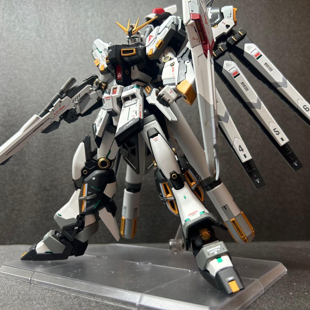 rg hi-νガンダム　完成品　νガンダムカラー