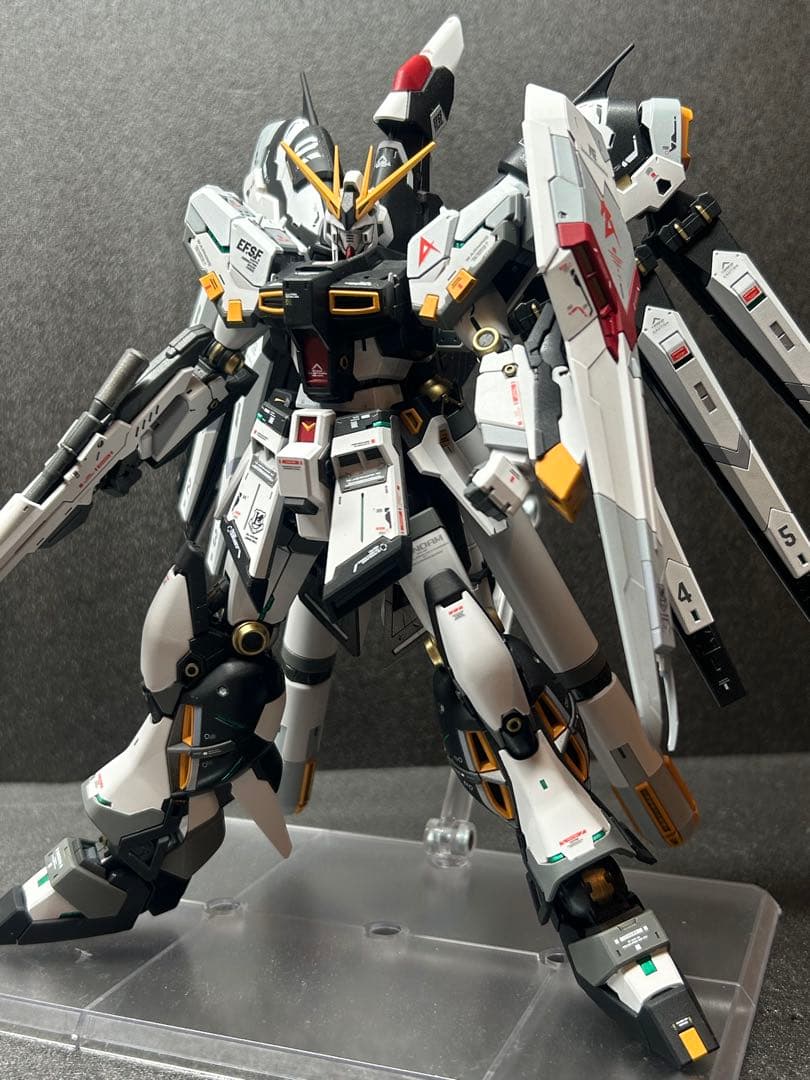 rg hi-νガンダム　完成品　νガンダムカラー