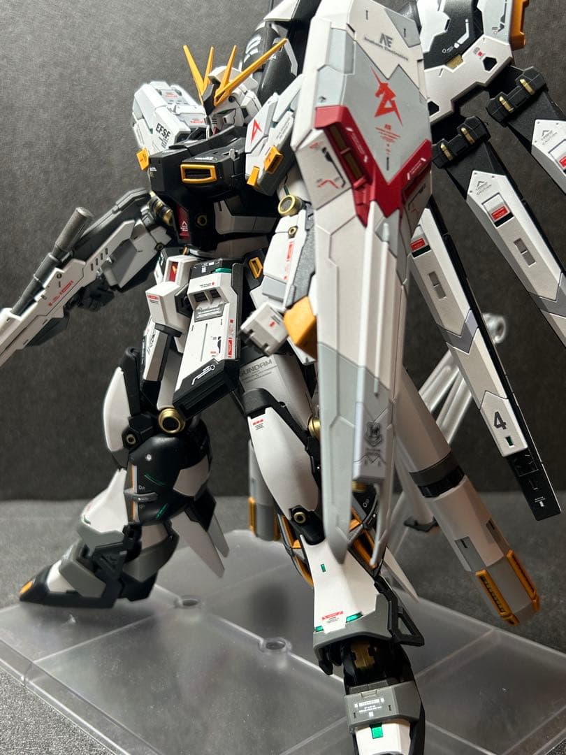 rg hi-νガンダム　完成品　νガンダムカラー