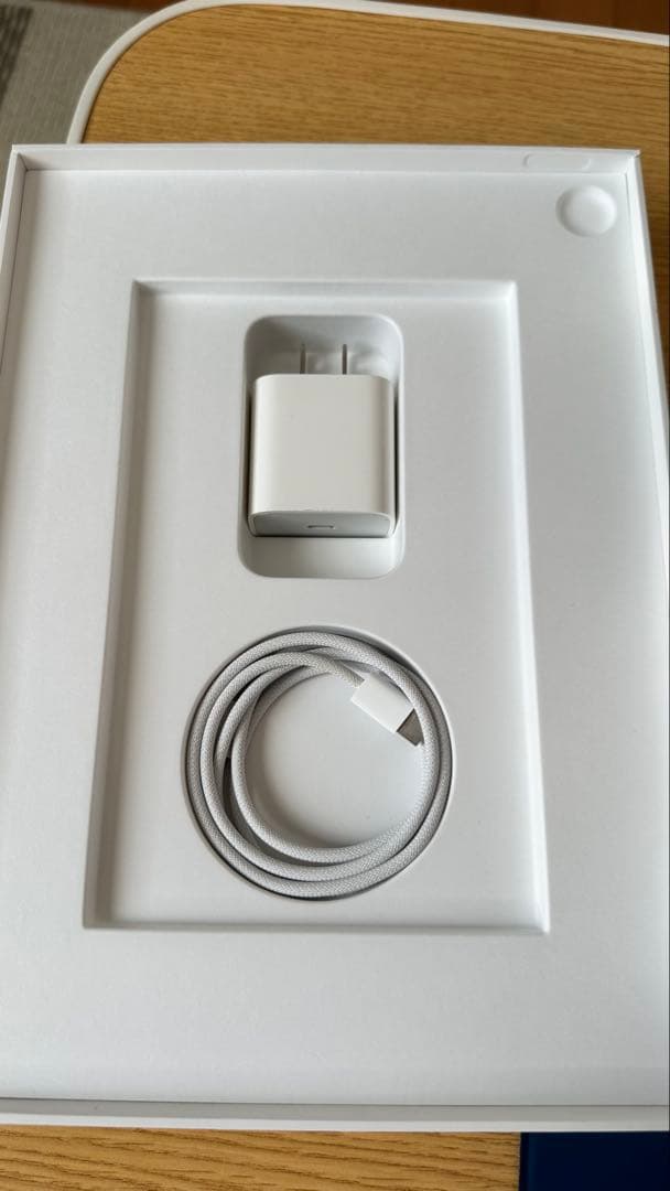 Apple iPad Air 第5世代　Wi-Fi 64GB