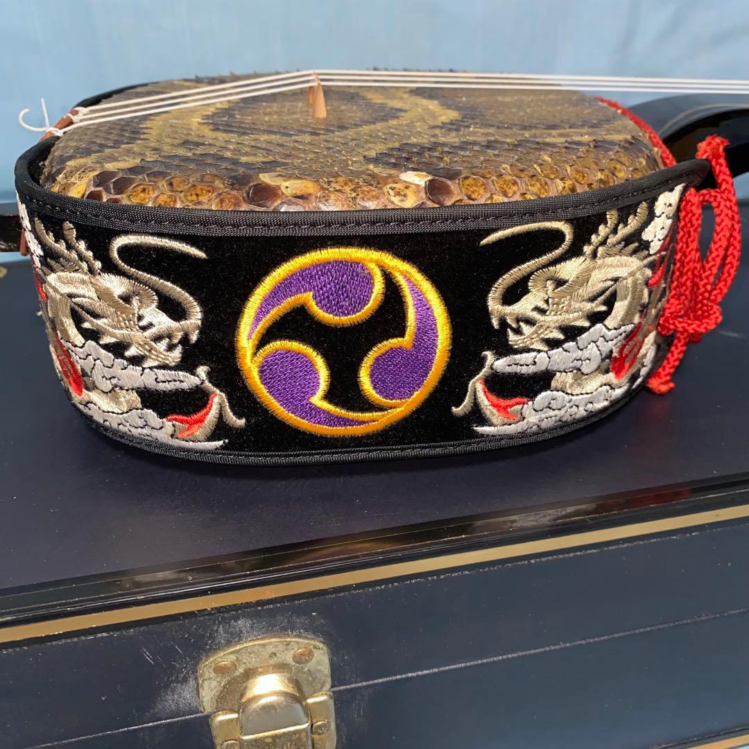 沖縄民族楽器　三線本体 強化張り蛇皮製 付属品　鍵付きハードケース