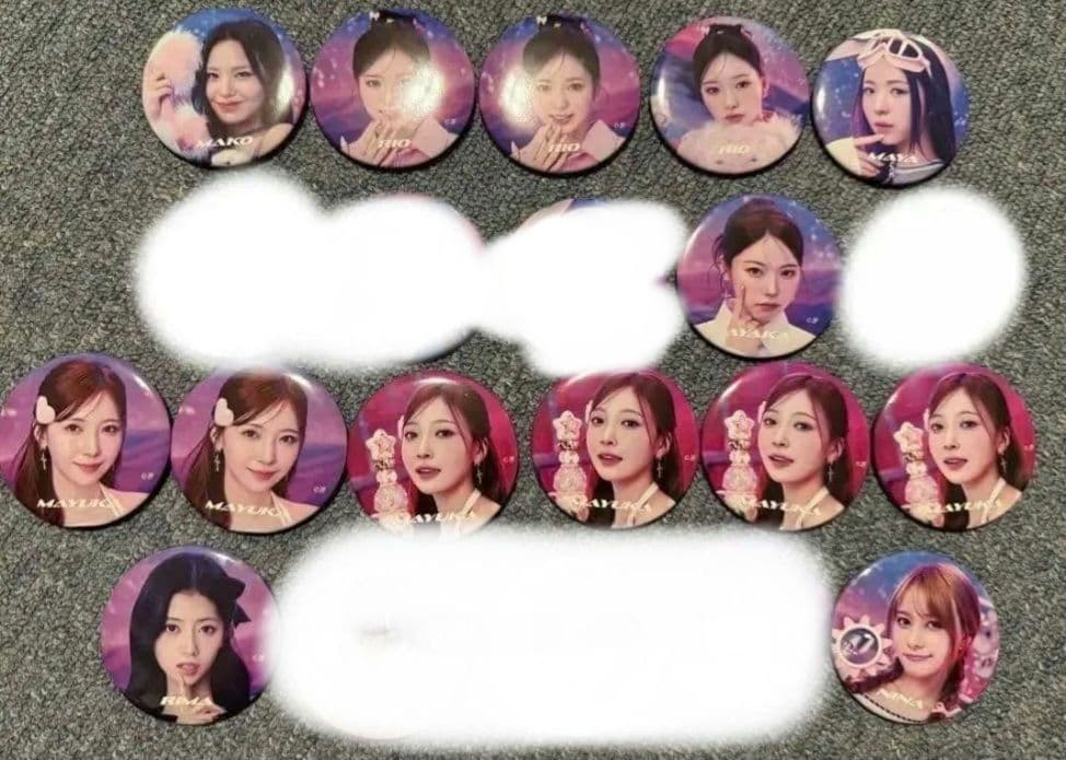 NiziU niziuniverse 缶バッジ　1個999円~