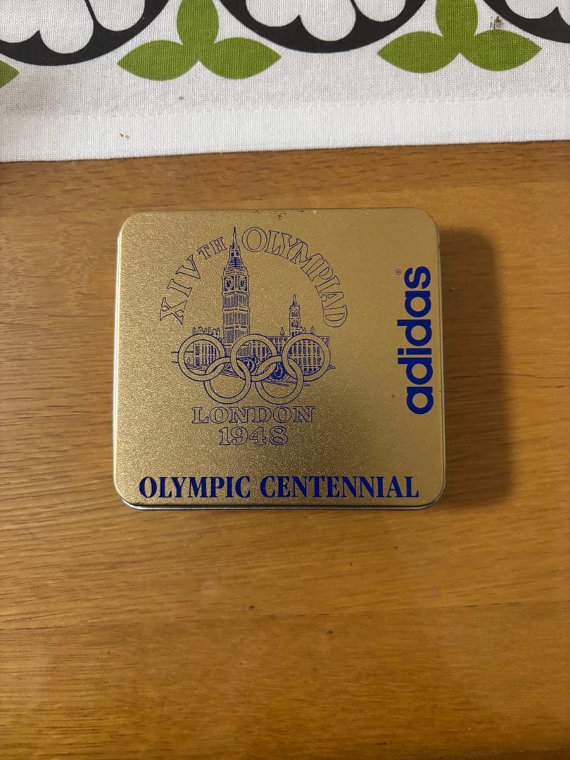 アディダス　オリンピック記念バッジ