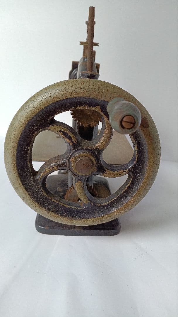 お値下げ　Queen 手回しアンティーク　ミシン