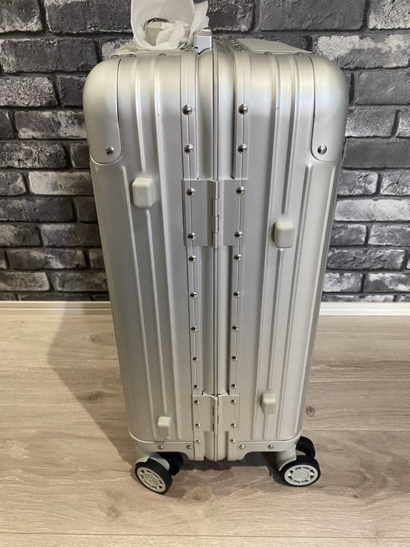新品未使用　メルセデス・ベンツ　アルミスーツケース　32リットル　限定非売品
