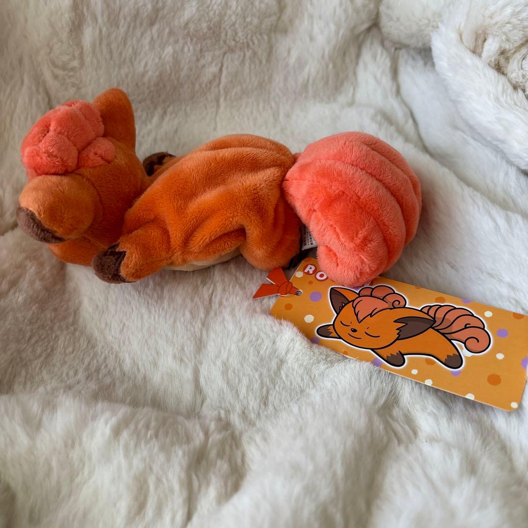 ポケモンセンター　ロコン　くったりぬいぐるみ　おねむりver