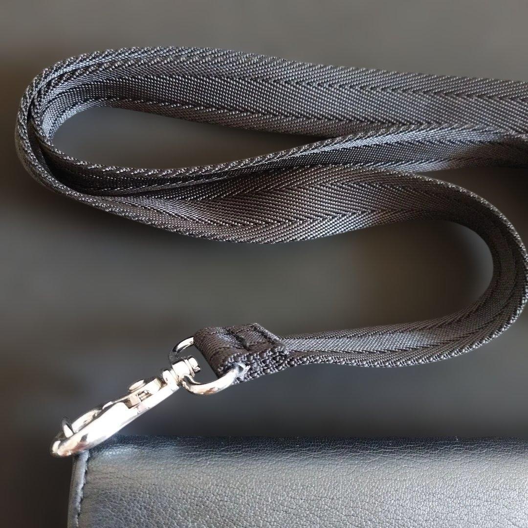 DIESEL ブラックショルダーバッグ【男女兼用】