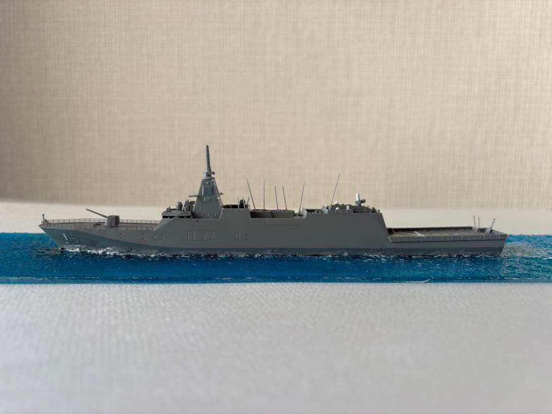 1/700 もがみ型護衛艦一番艦もがみ　全塗装　洋上ジオラマ