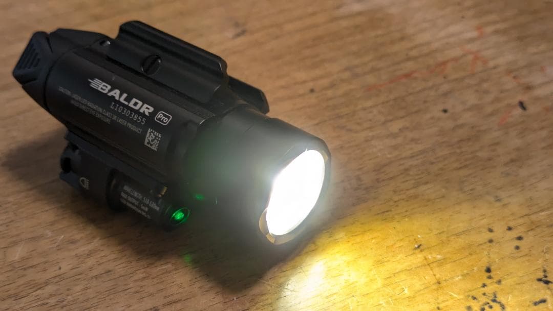 Olight BALDR　Pro レーザー&LED 電池式 タクティカルライト