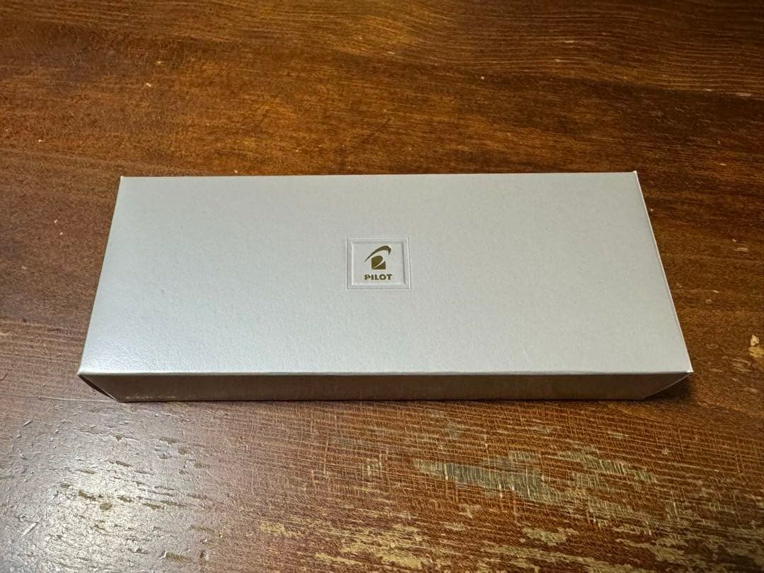 PILOT 万年筆 キャップレス　白絣　ニブ【F】　　7/11〜14発送お休み