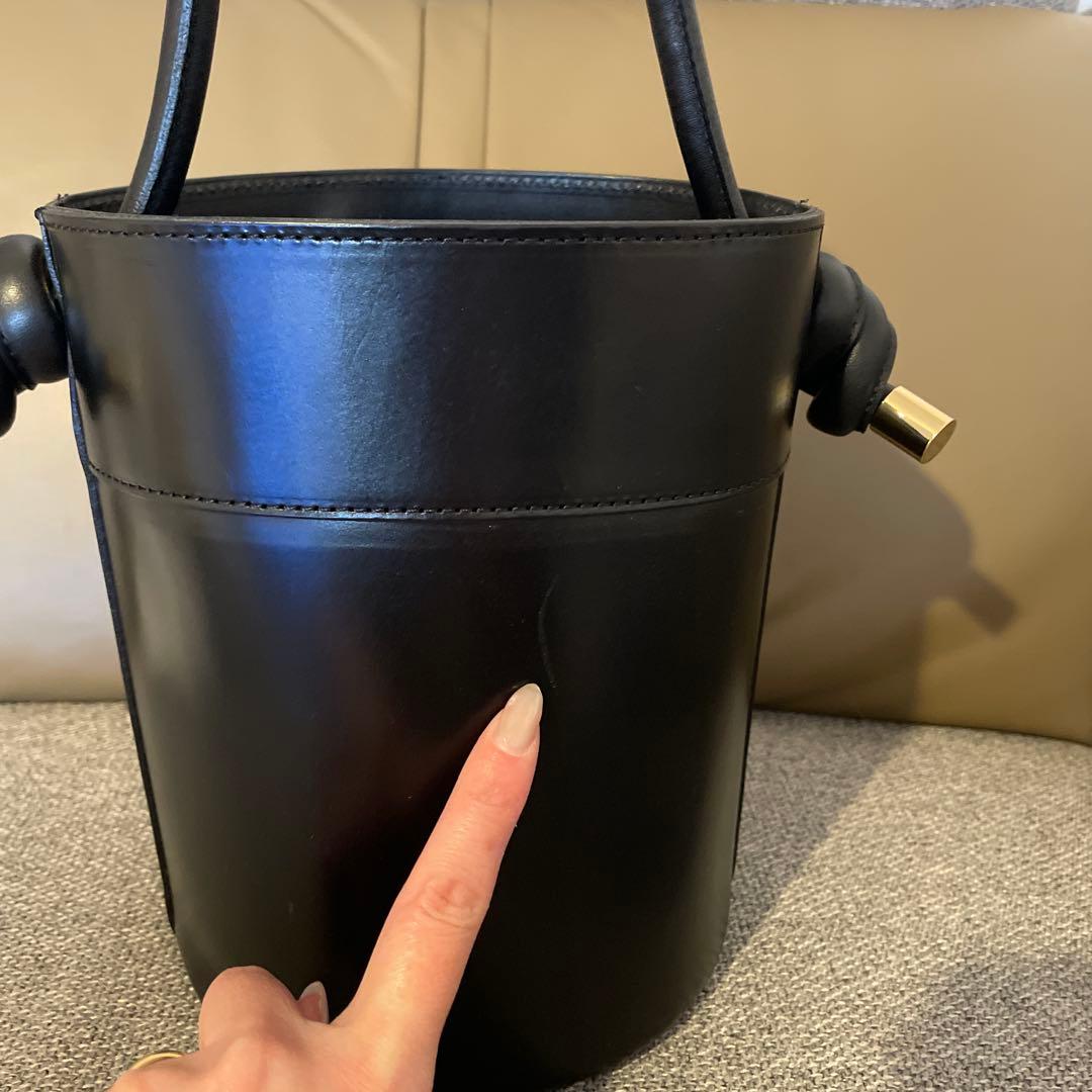 VIOLAd'ORO イタリアンスムースレ ザーノットハンドル バケツ型バッグ