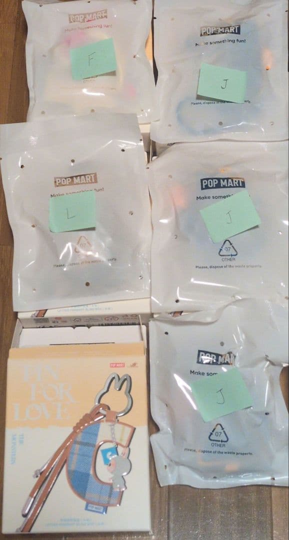 ラブブ PIN FOR LOVE Big into Energy ポップマート